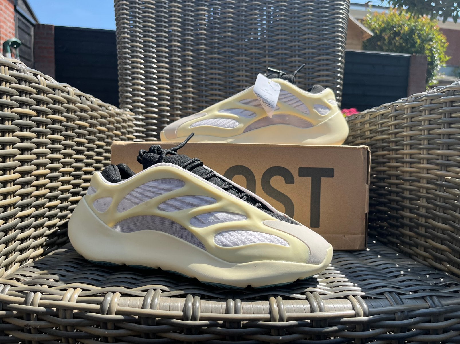 Yeezy Boost 700 V3 Azael - NIEUW! - Maat 42 - Actie!, Kleding | Heren, Schoenen, Overige kleuren, Verzenden, Nieuw, Sneakers of Gympen