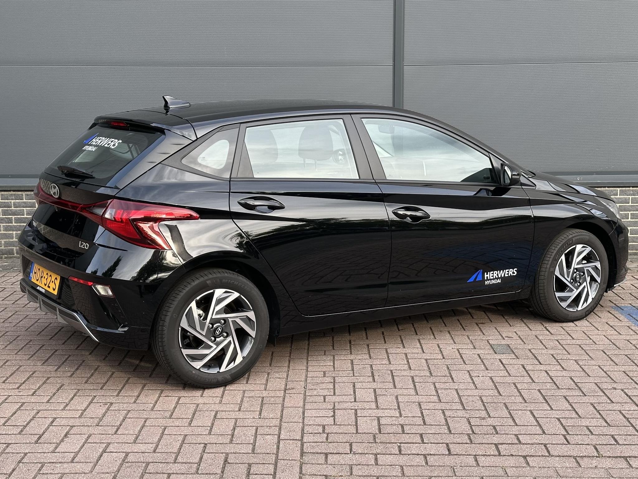 Hyundai i20 1.0 T-GDI Comfort / Navigatie / Cruise / Elektri, Auto's, Voorwielaandrijving, Euro 6, Zwart, Origineel Nederlands