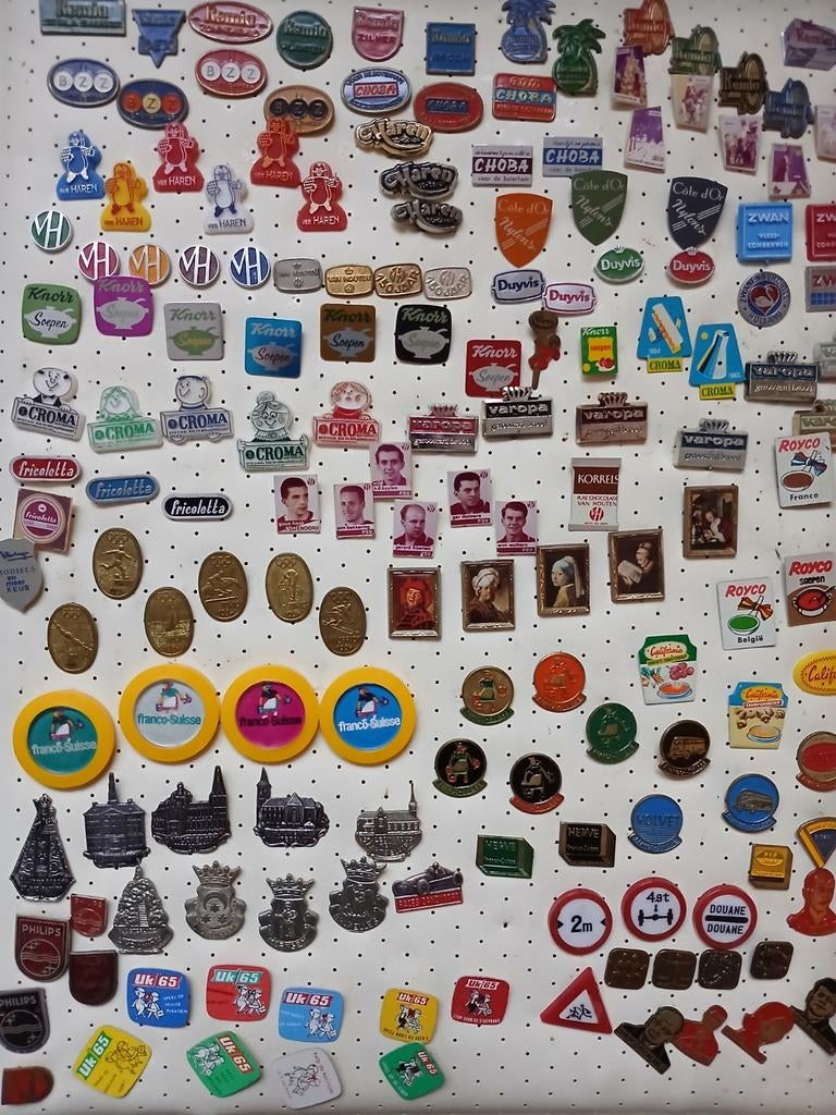 Album met speldjes, Verzamelen, Speldjes, Pins en Buttons, Ophalen of Verzenden, Gebruikt, Overige onderwerpen