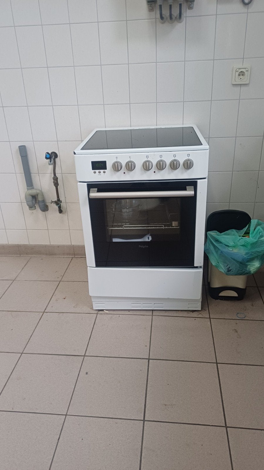 Elektrisch fornuis met oven (krachtstroom) - 1 pitje defect, Witgoed en Apparatuur, Ophalen, 3 kookzones of minder, Zo goed als nieuw
