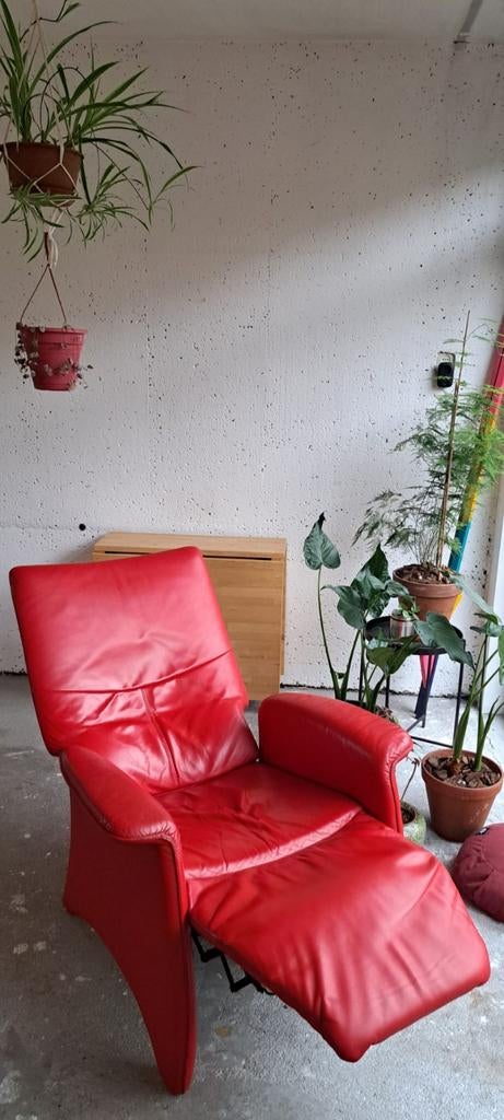 Leren relaxstoel in rood, Ophalen, Gebruikt, 50 tot 75 cm