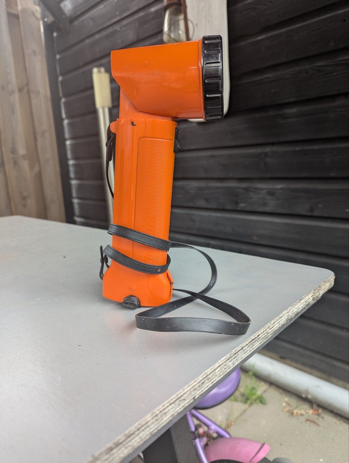 Makita ML700 Zaklamp - Oranje, Gebruikt, Ophalen, Batterij