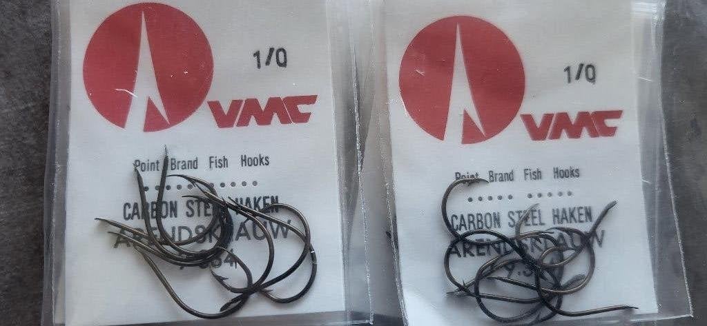 25x zakjes VMC Arendsklauw snoekbaars karper haken maat 1/0, Ophalen of Verzenden, Nieuw, Haak