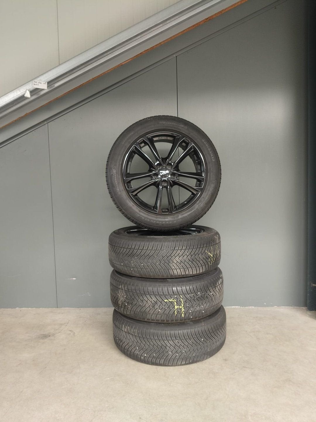 19" Kia Sorento velgen met All Season banden, Auto-onderdelen, Banden en Velgen, Gebruikt, -, -, Banden en Velgen