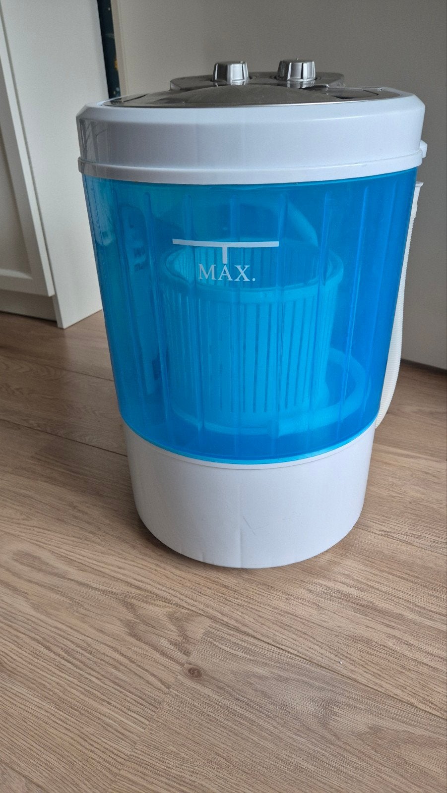 BluMill Mini Wasmachine - Compact en Draagbaar, Witgoed en Apparatuur, Ophalen, Minder dan 85 cm, Minder dan 4 kg, Bovenlader