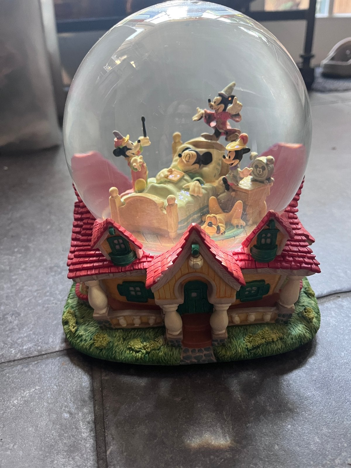 Disney snowglobes Mickey eerste foto’s, Ophalen of Verzenden, Mickey Mouse, Zo goed als nieuw, Beeldje of Figuurtje
