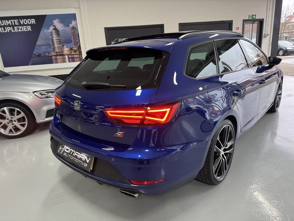 SEAT Leon ST Cupra 300 4Drive Pano Virtual Acc Sfeer, Auto's, Automaat, Dealer onderhouden, Gebruikt, 4 cilinders