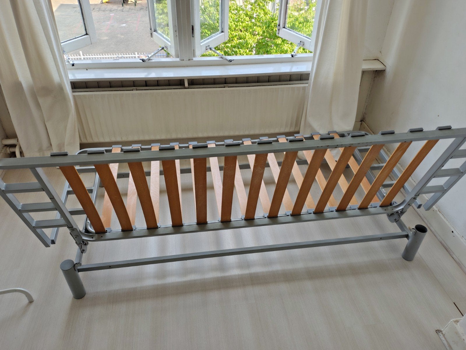 Bed 200 x 140 cm - Overdag een bank, Ophalen, Gebruikt, 140 cm, Twijfelaar