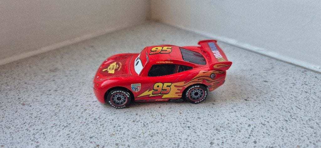 Disney Pixar Cars Lightning McQueen with Racing Wheels, Ophalen of Verzenden, Gebruikt