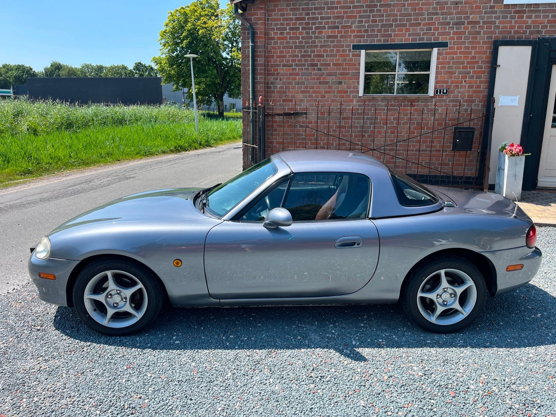 Mazda MX-5 1.6i Touring Nardi Torino ( Elektrische ramen + S, Achterwielaandrijving, 4 cilinders, Cabriolet, Handgeschakeld
