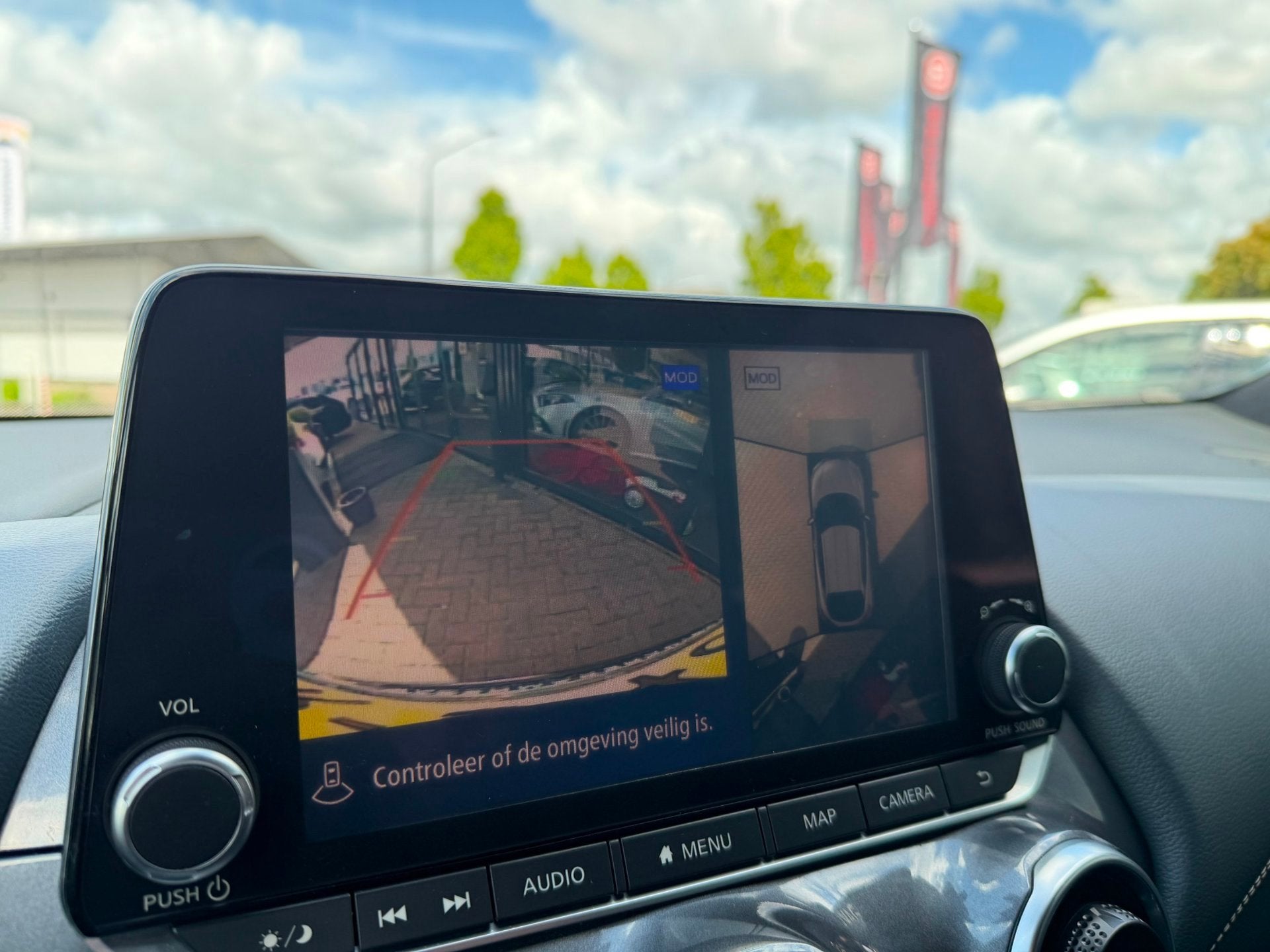 Nissan Juke 1.0 DIG-T N-Design AUT|ACC|NAV|360CAM|Carplay, Auto's, 12 maanden, Euro 6, Leder en Stof, Bedrijf