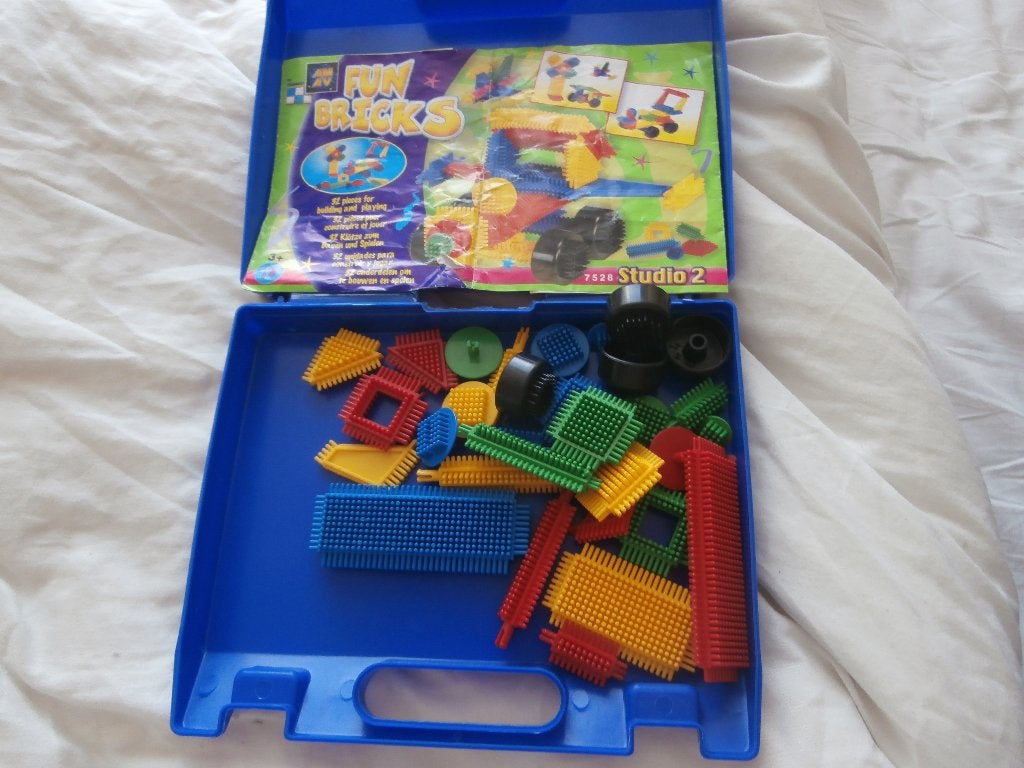 Bouwstenen Fun Bricks studio 1 haken om dingen te bouwen, Kinderen en Baby's, Speelgoed | Bouwstenen, Ophalen of Verzenden, Gebruikt