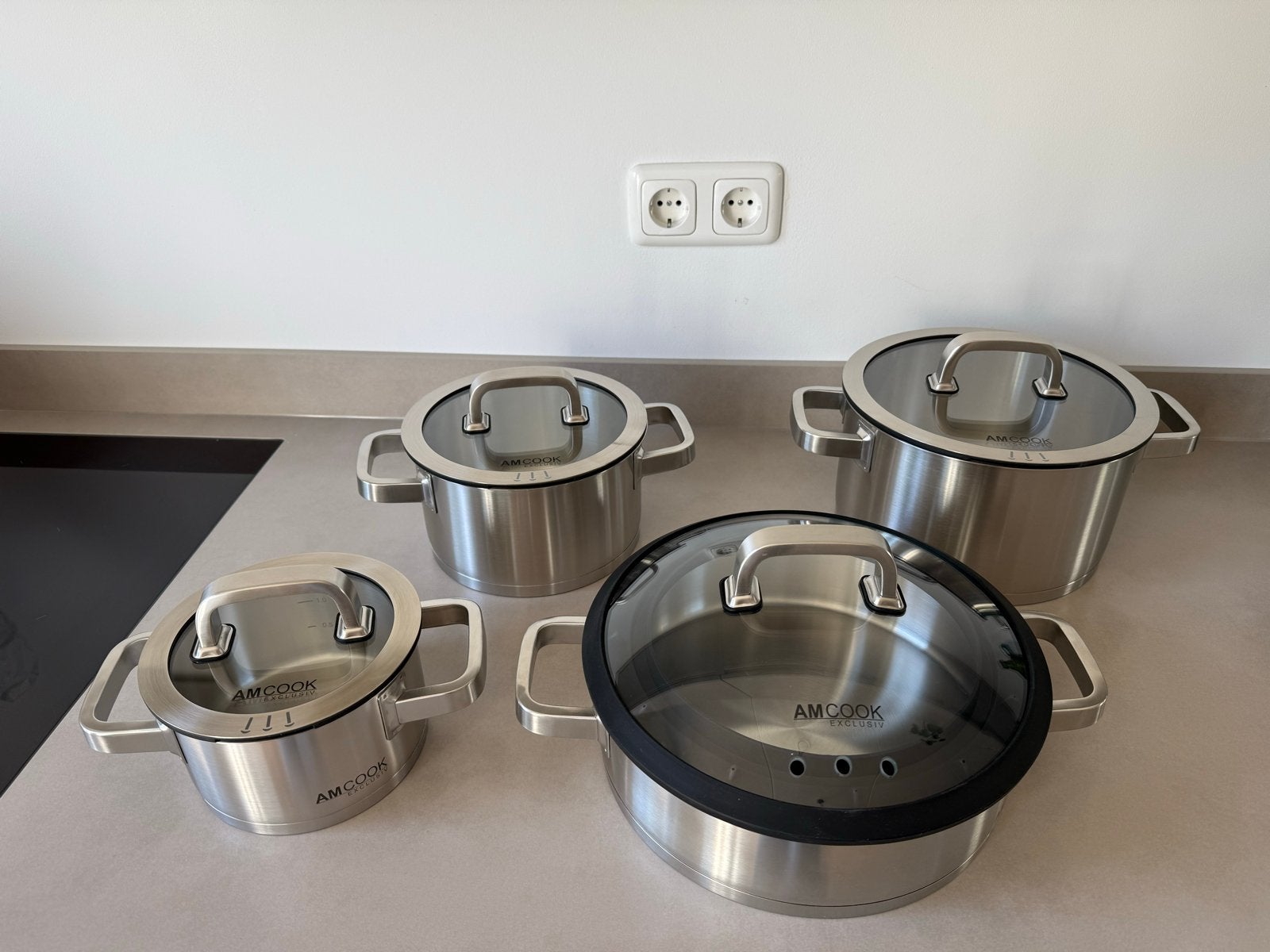 AMCOOK EXCLUSIV by BergHOFF Pannenset Senna S8 plus, Met deksel, Nieuw, Pannenset, Ophalen of Verzenden
