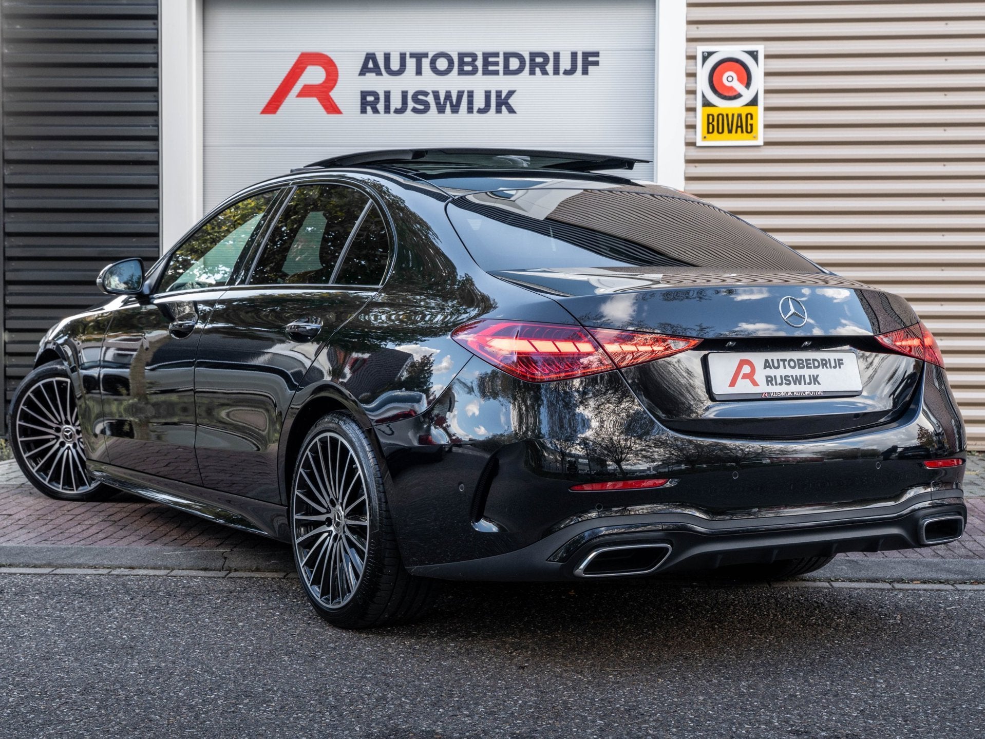 Mercedes-Benz C-klasse 180 AMG Pano/Camera/Keyless/Sfeer/Bli, Auto's, Automaat, Euro 6, 4 cilinders, Zwart