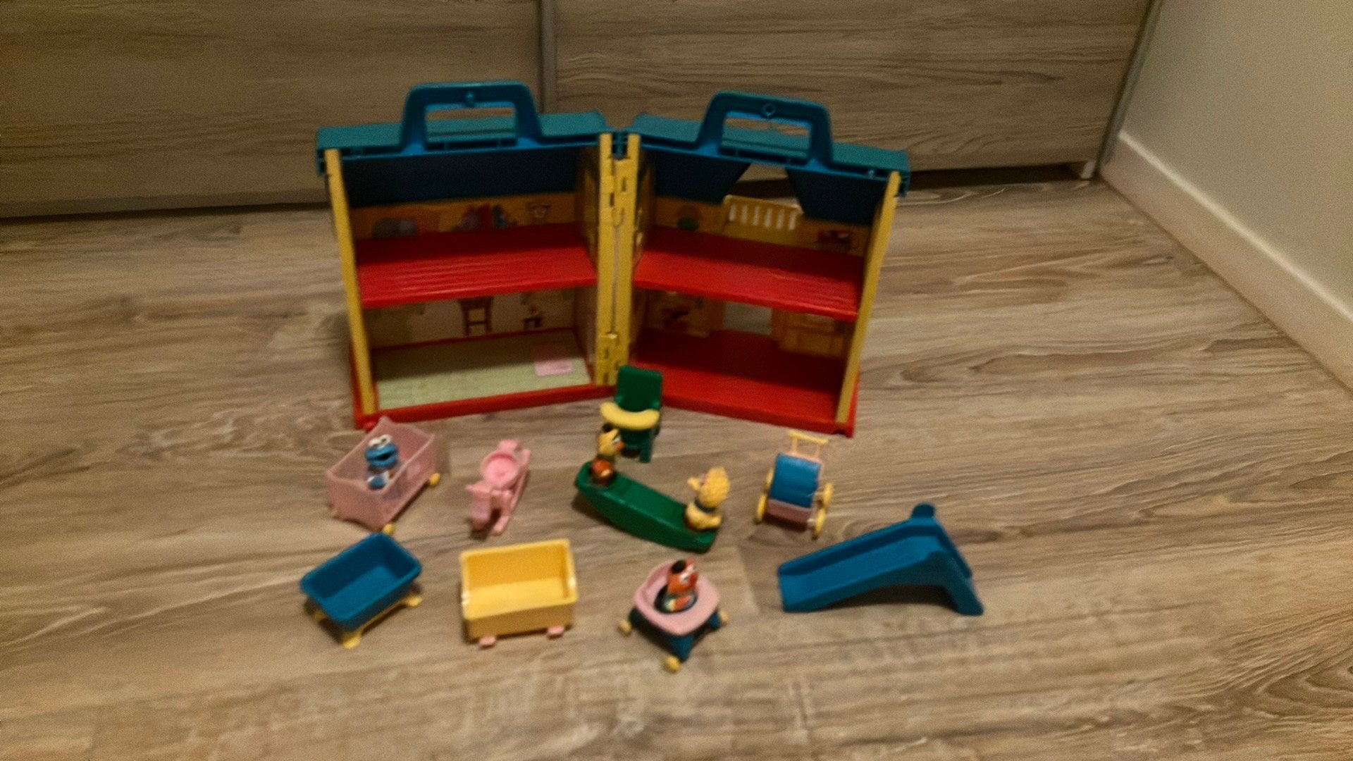 Sesamstraat speelhuisje, Ophalen, Zo goed als nieuw