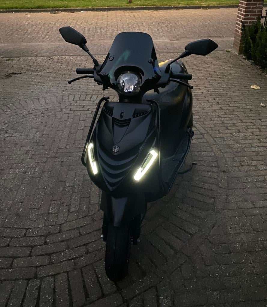 Piaggio zip 4t 2v, Fietsen en Brommers, Scooters | Piaggio, Zo goed als nieuw, Zip, Benzine, Ophalen