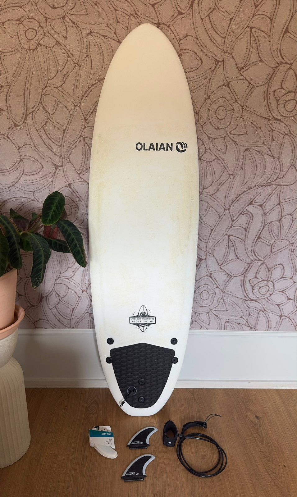 Olaian Surfboard 6’0 (46L) + Boardbag + Leash + Extra Vinnen, Ophalen, Zo goed als nieuw