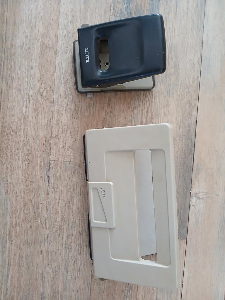 Leitz perforators 2 en 4 gaats., Ophalen