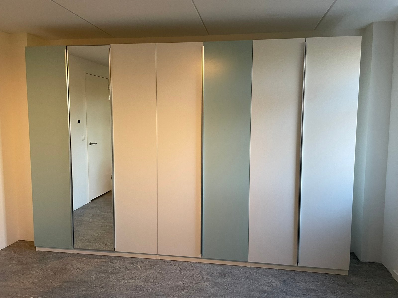 Ikea PAX kast 3,5 m 2,36 hoogte - met deuren en inrichting, 200 cm of meer, Zo goed als nieuw, 200 cm of meer, Modern