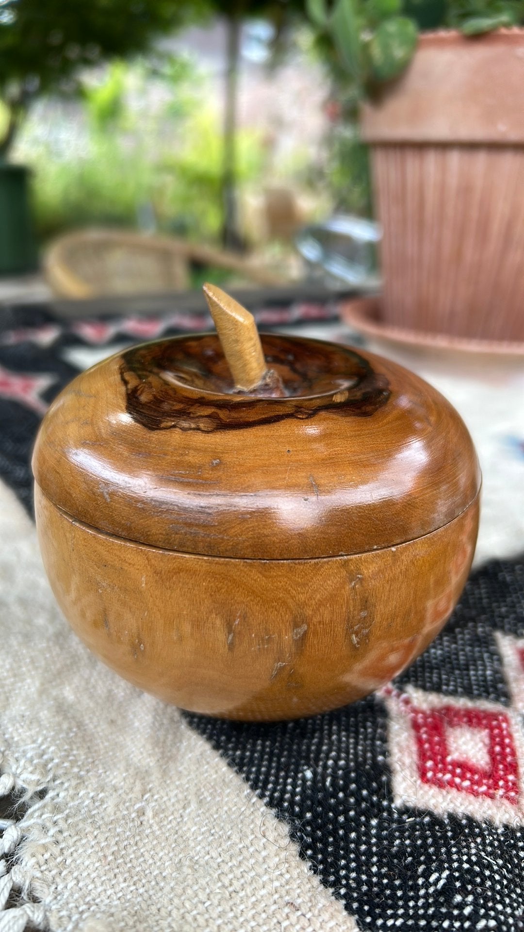 Vintage handgemaakt houten doosje in de vorm van een appel, Ophalen of Verzenden