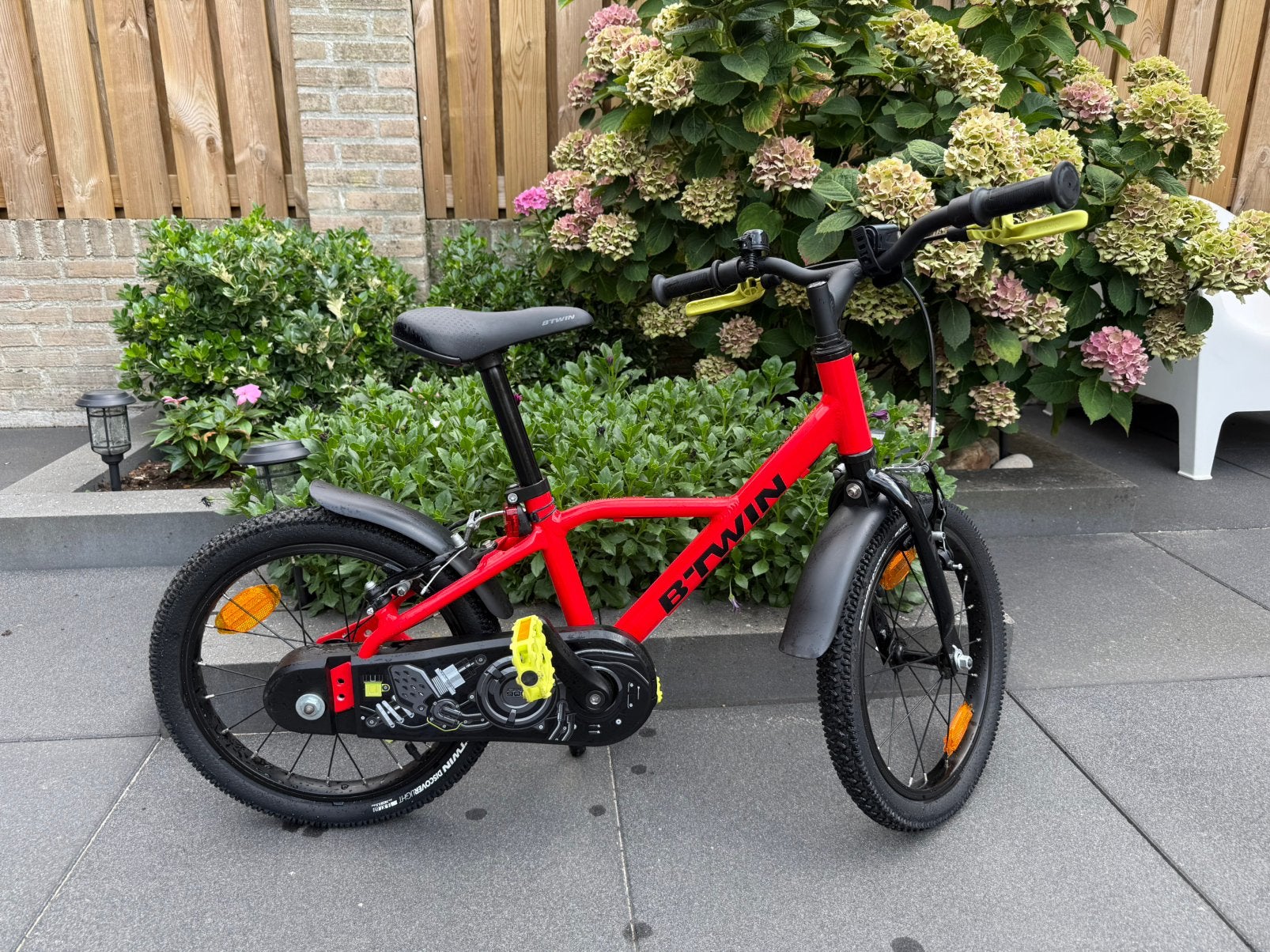 Lichtgewicht B'Twin 900 Racing Kinderfiets 16 inch, Fietsen en Brommers, Fietsen | Kinderfietsjes, Ophalen, Zo goed als nieuw