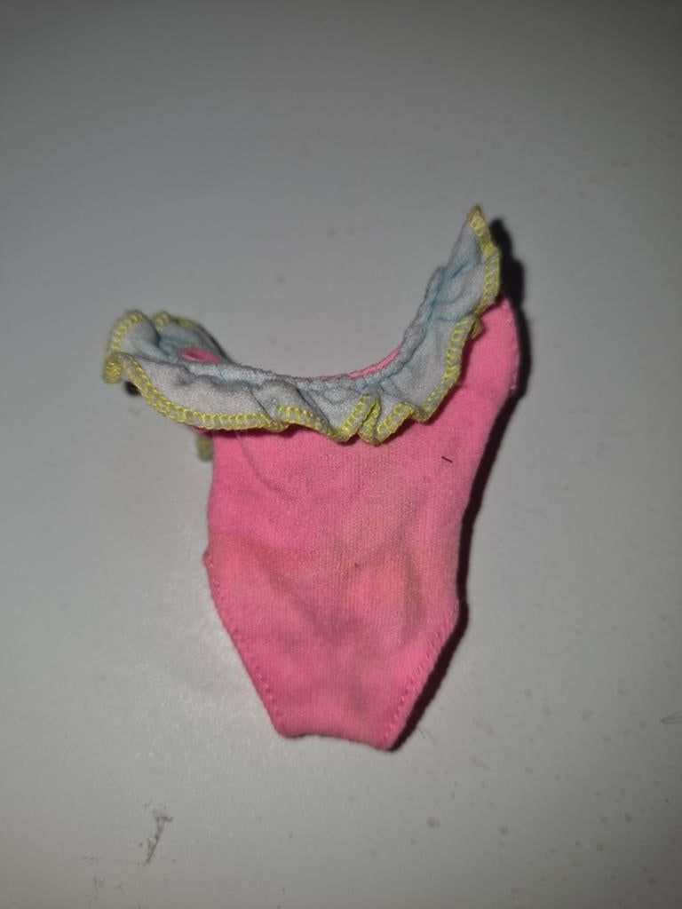 887 Vintage Barbie badpak roze met ruches, Ophalen of Verzenden, Gebruikt, Kleertjes