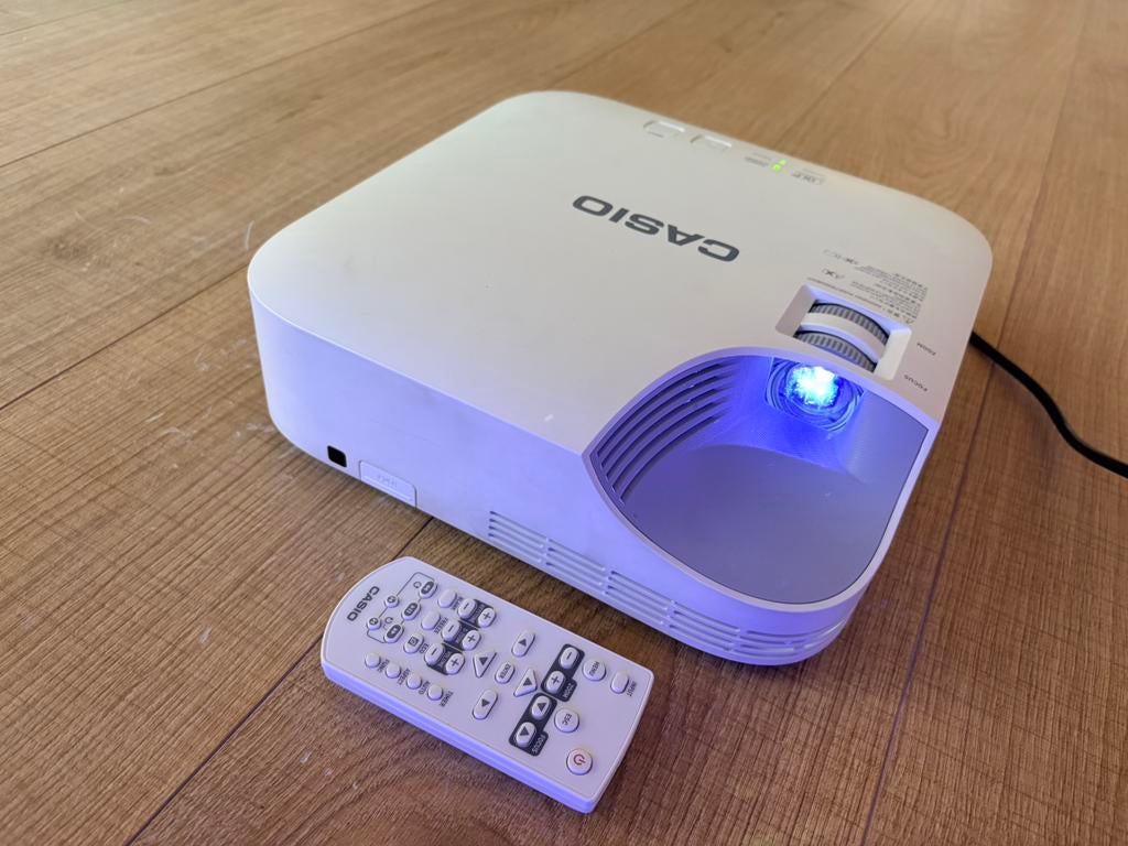 Casio XJ-V1 – Laser/LED beamer - Zeer helder! - HDMI, Ophalen of Verzenden, Gebruikt