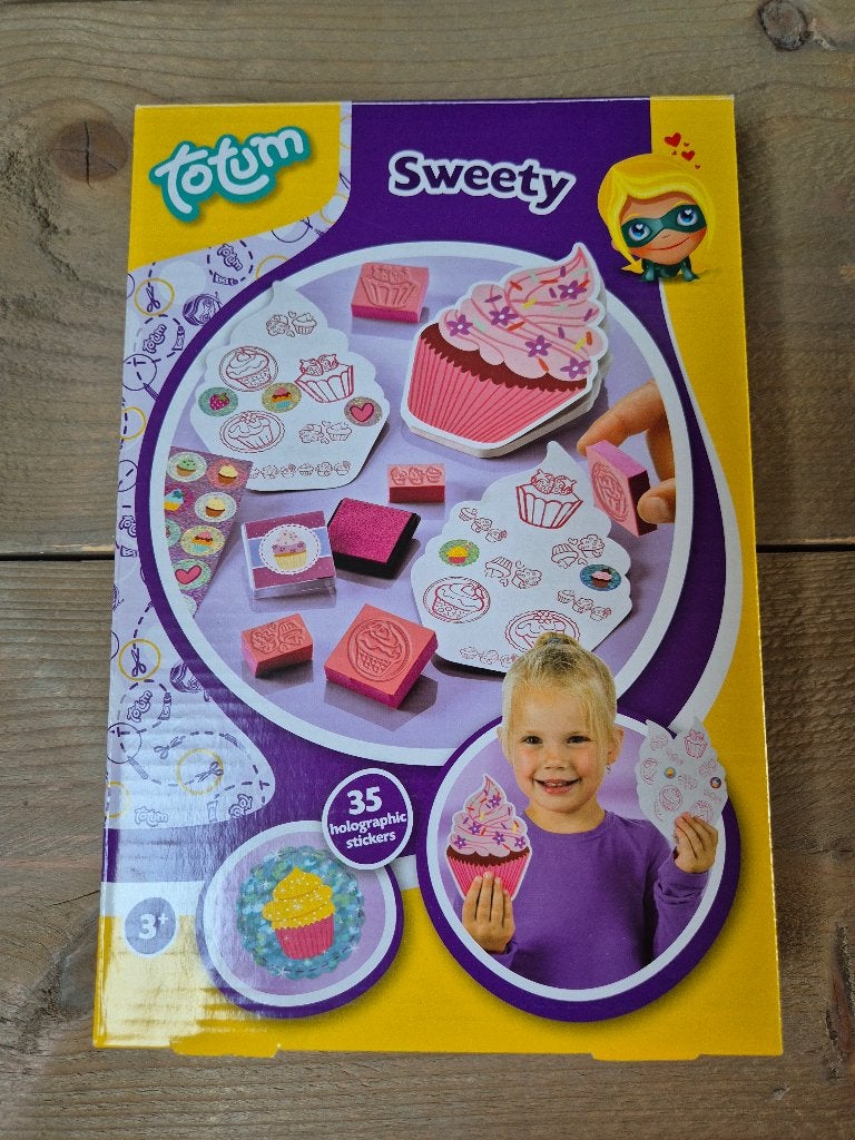 Totum Sweety Cupcake Stempelset met Stickers (Nieuw), Abstract, Nieuw, Meerkleurig, Ophalen of Verzenden