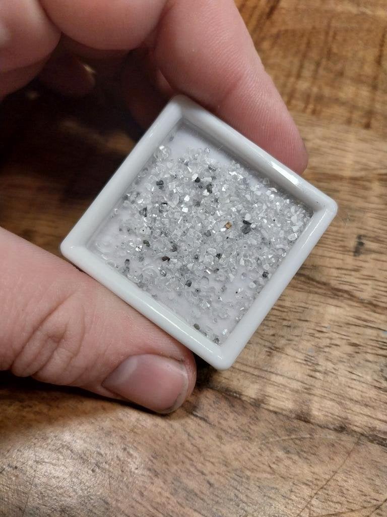 Ruwe mix kleine grijze diamanten, Ophalen of Verzenden, Zo goed als nieuw