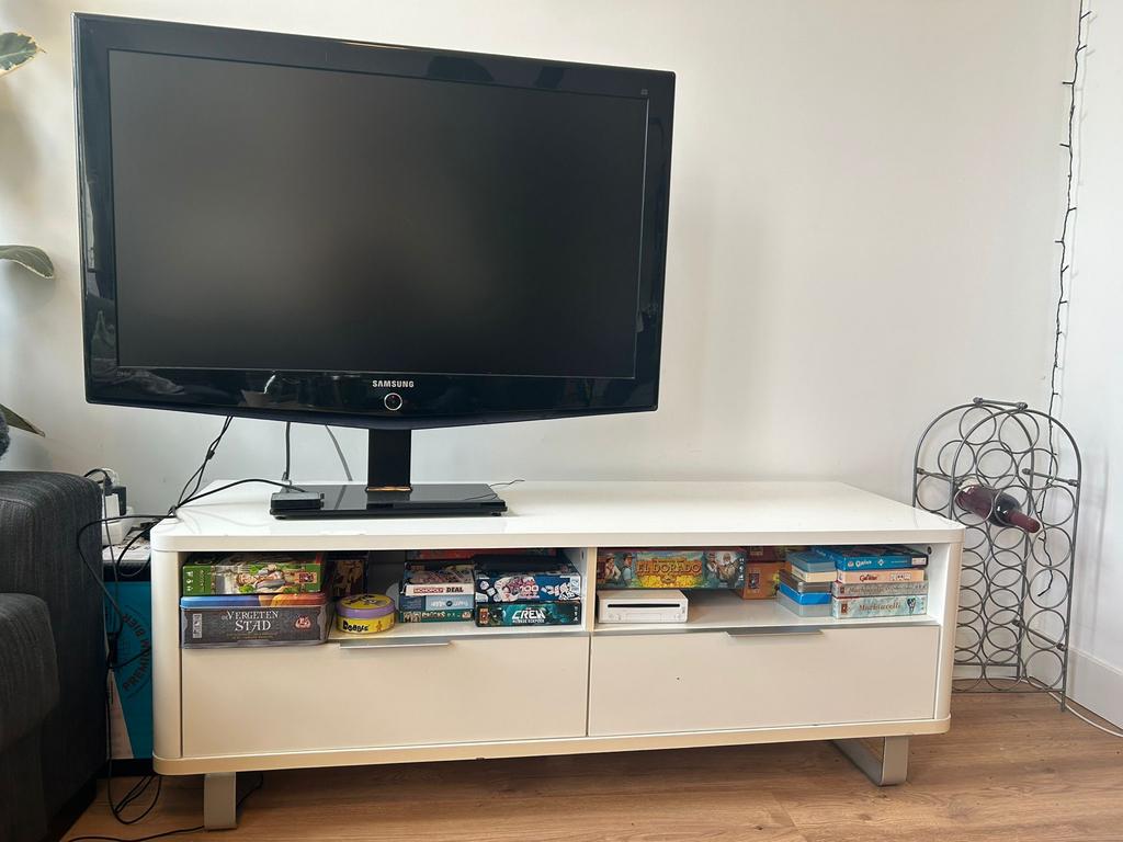 Modern IKEA TV meubel wit 140cm met opbergruimte, Kunststof, Gebruikt, 100 tot 150 cm, Ophalen of Verzenden