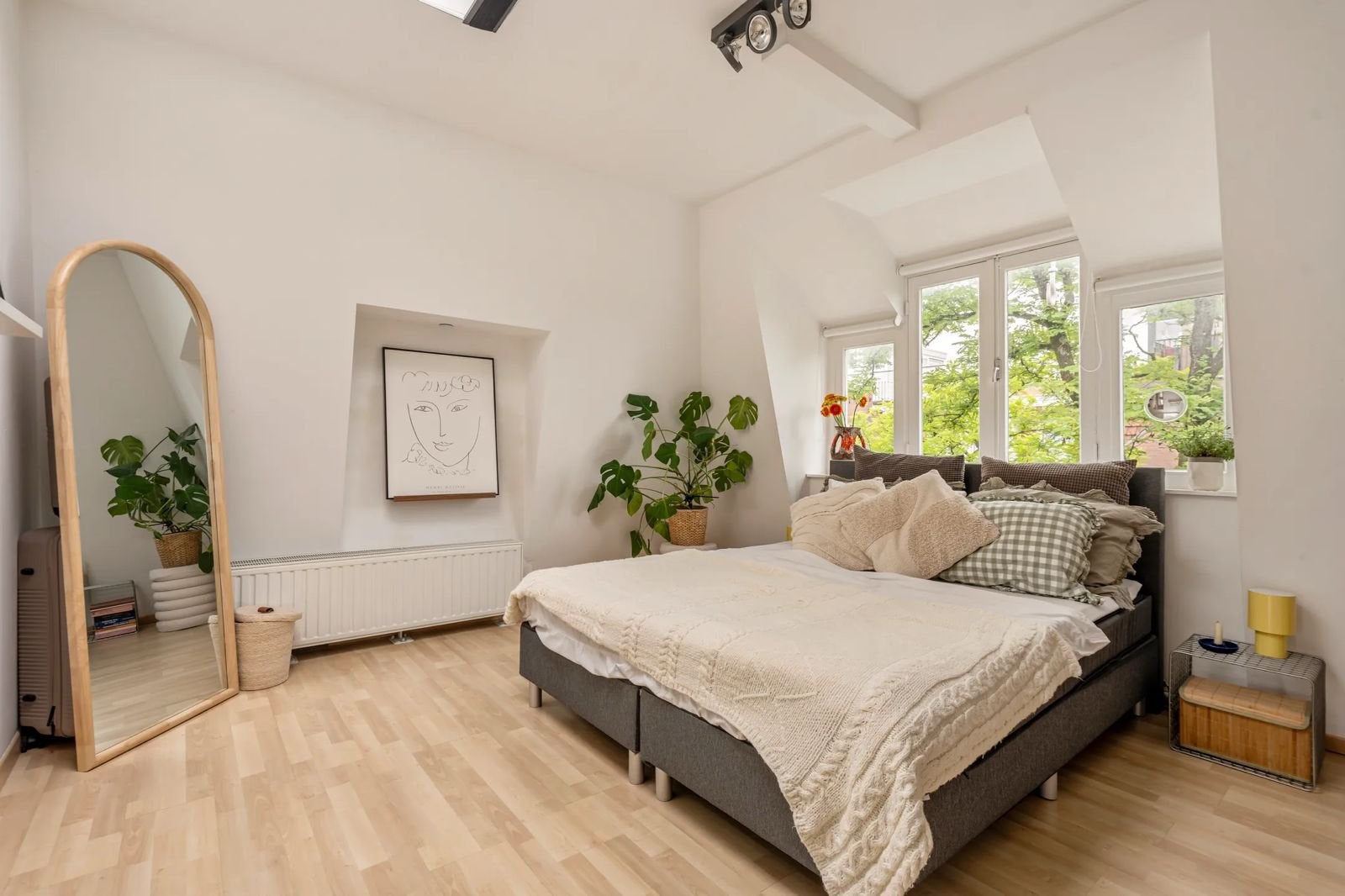 Grijze Boxspring 2 persoonsbed, Huis en Inrichting, Ophalen, Zo goed als nieuw, Tweepersoons