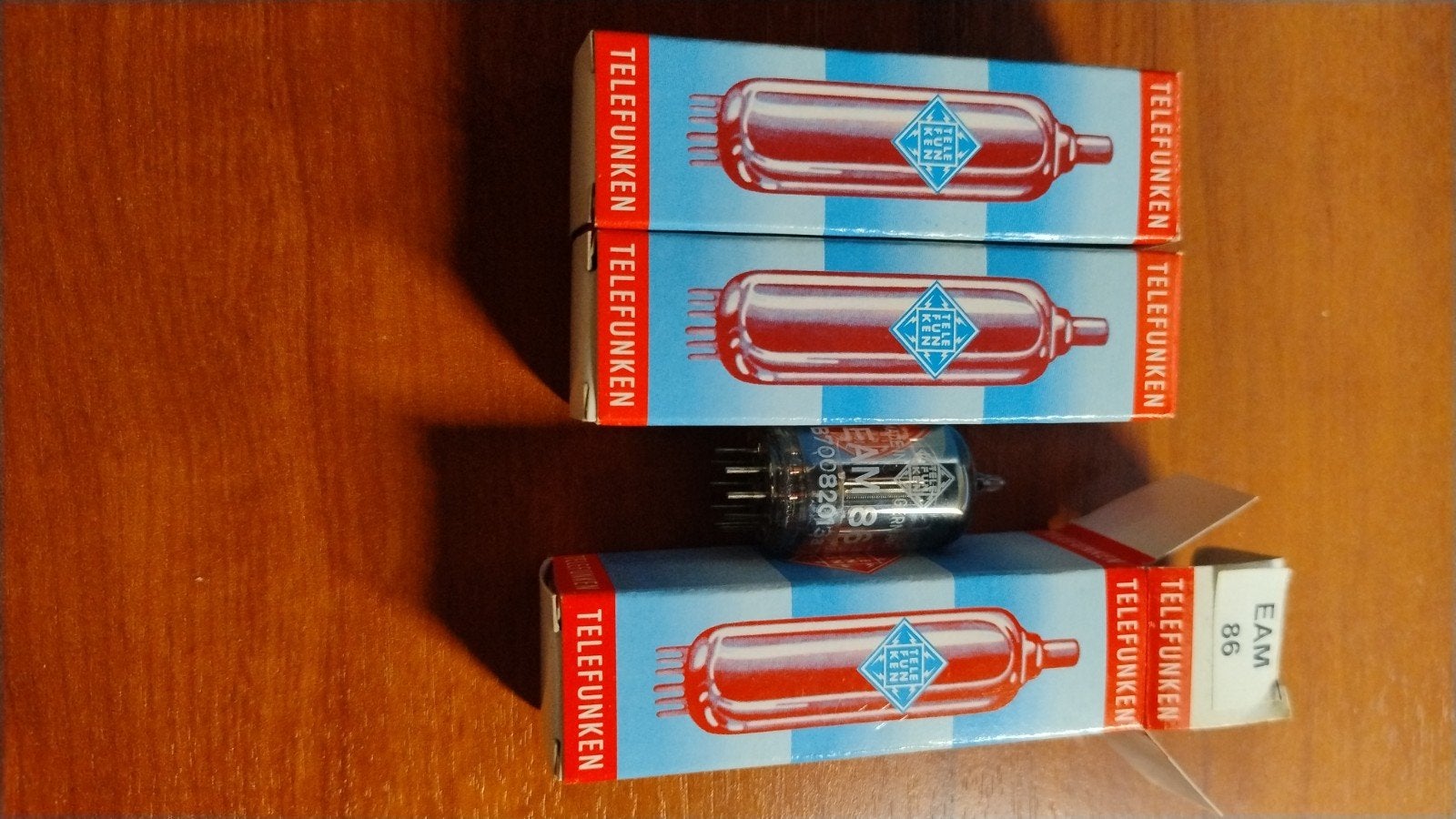 3x Telefunken EAM86 vacuümbuis (NOS / Nieuw in doos)Aangebod, Antiek en Kunst, Antiek | Tv's en Audio, Ophalen