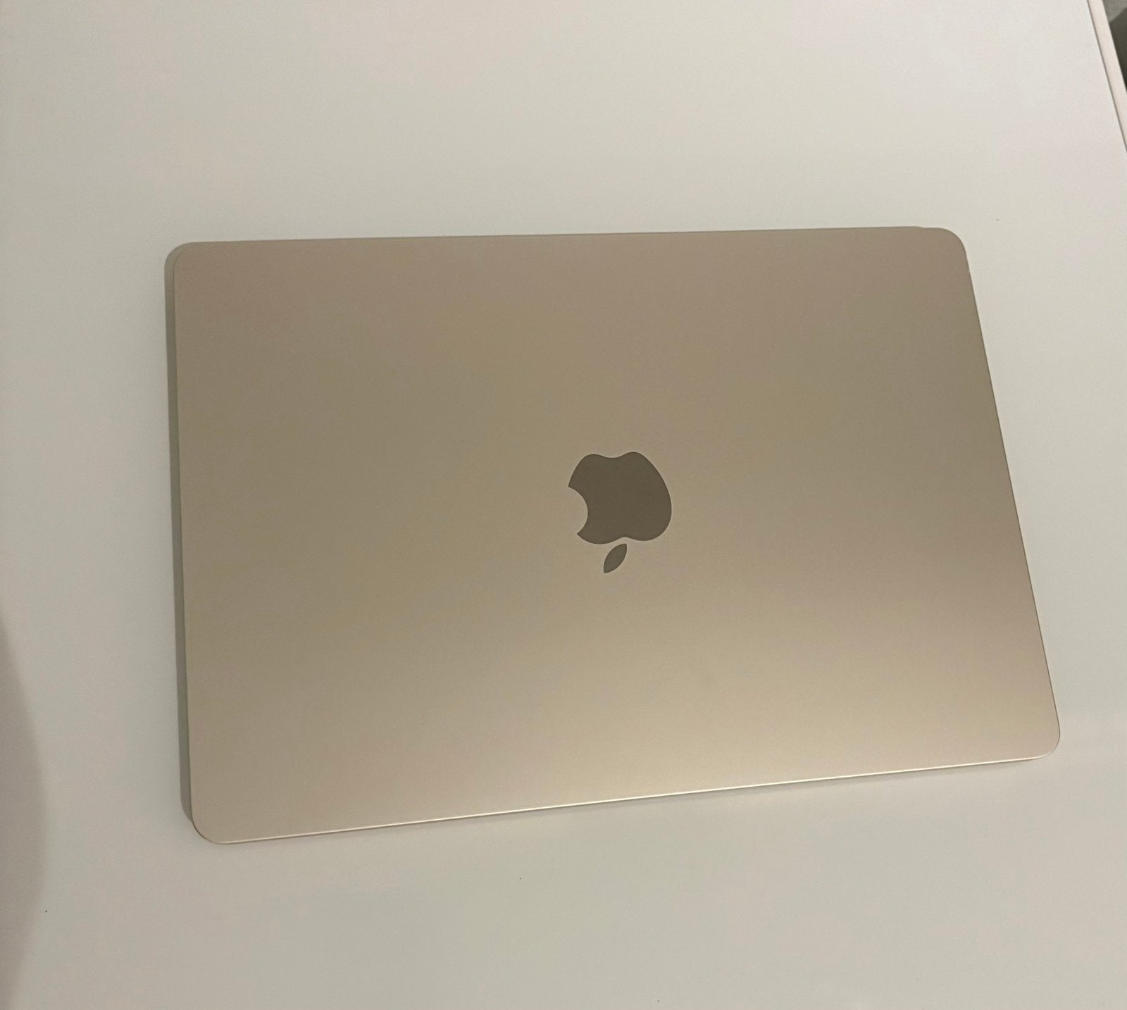 Macbook air 13 inch, M4 2025 met kapotte lcd scherm (ZOZ), Computers en Software, Apple Macbooks, Ophalen, Zo goed als nieuw, 13 inch