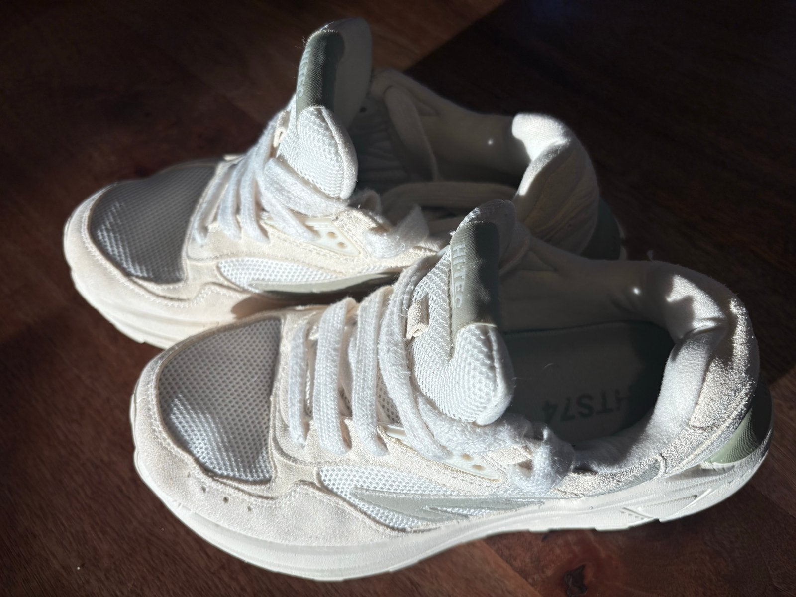 Hi-Tec HTS Shadow sneakers maat 36 - Zo goed als nieuw, Ophalen of Verzenden, Zo goed als nieuw, Beige, Sneakers of Gympen