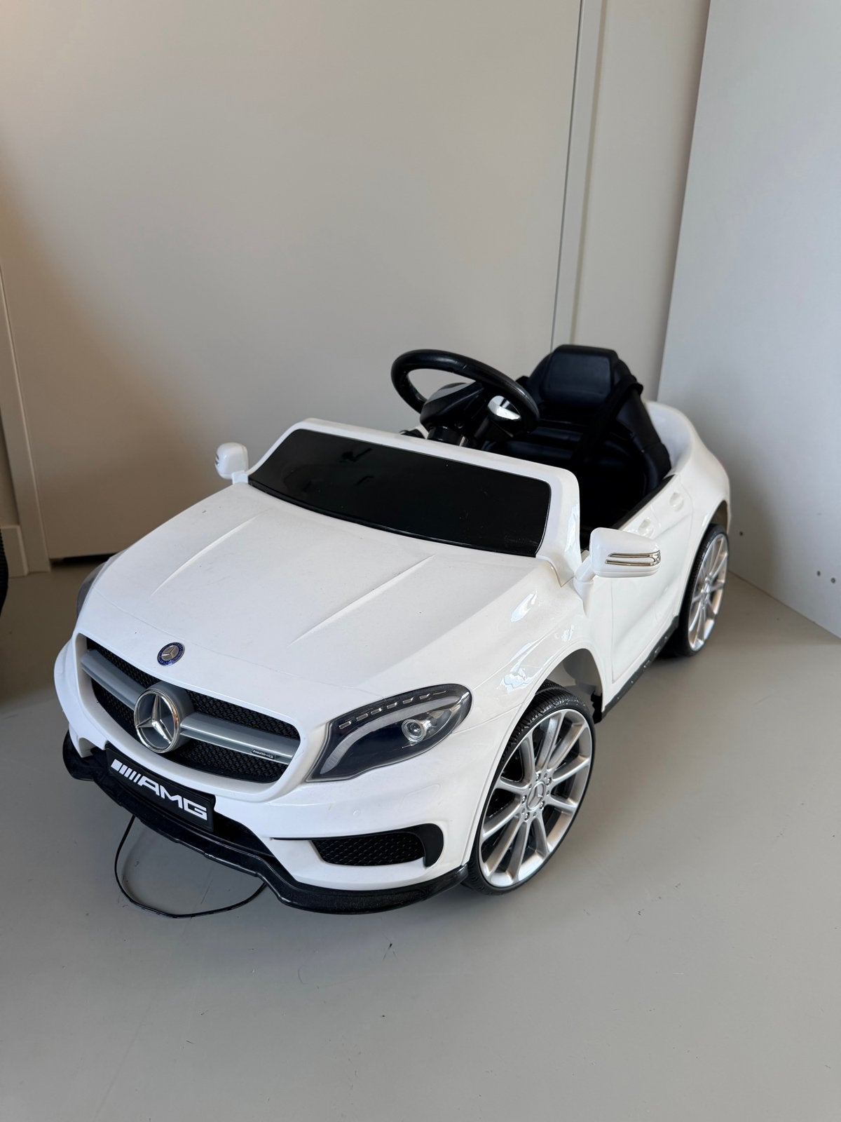 Elektrische kinderauto Mercedes-Benz AMG wit, Ophalen, Zo goed als nieuw, Overige typen