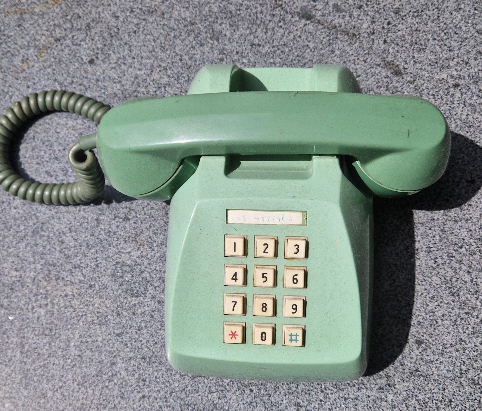 Vintage Groene Telefoon met Druktoetsen, Telecommunicatie, Vaste telefoons | Niet Draadloos, Ophalen, Gebruikt