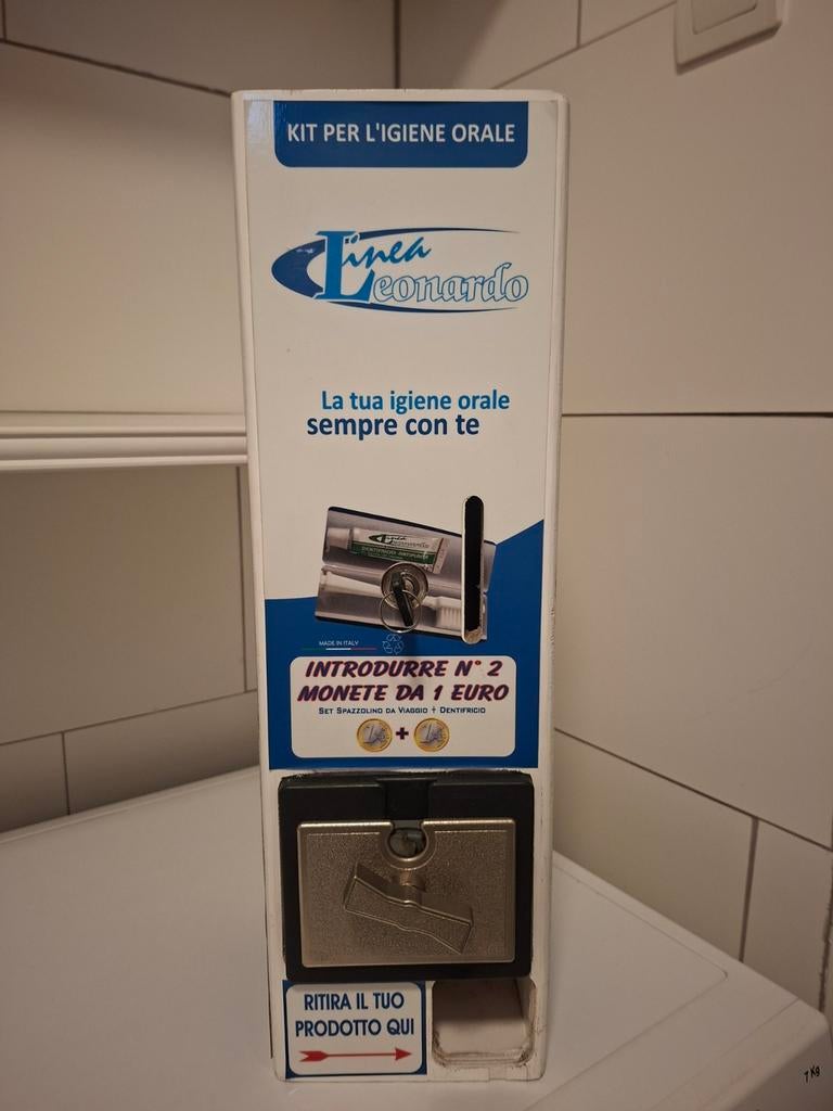 Tandenborstel vending automaat werkend met sleutel, Ophalen of Verzenden, Gebruikt