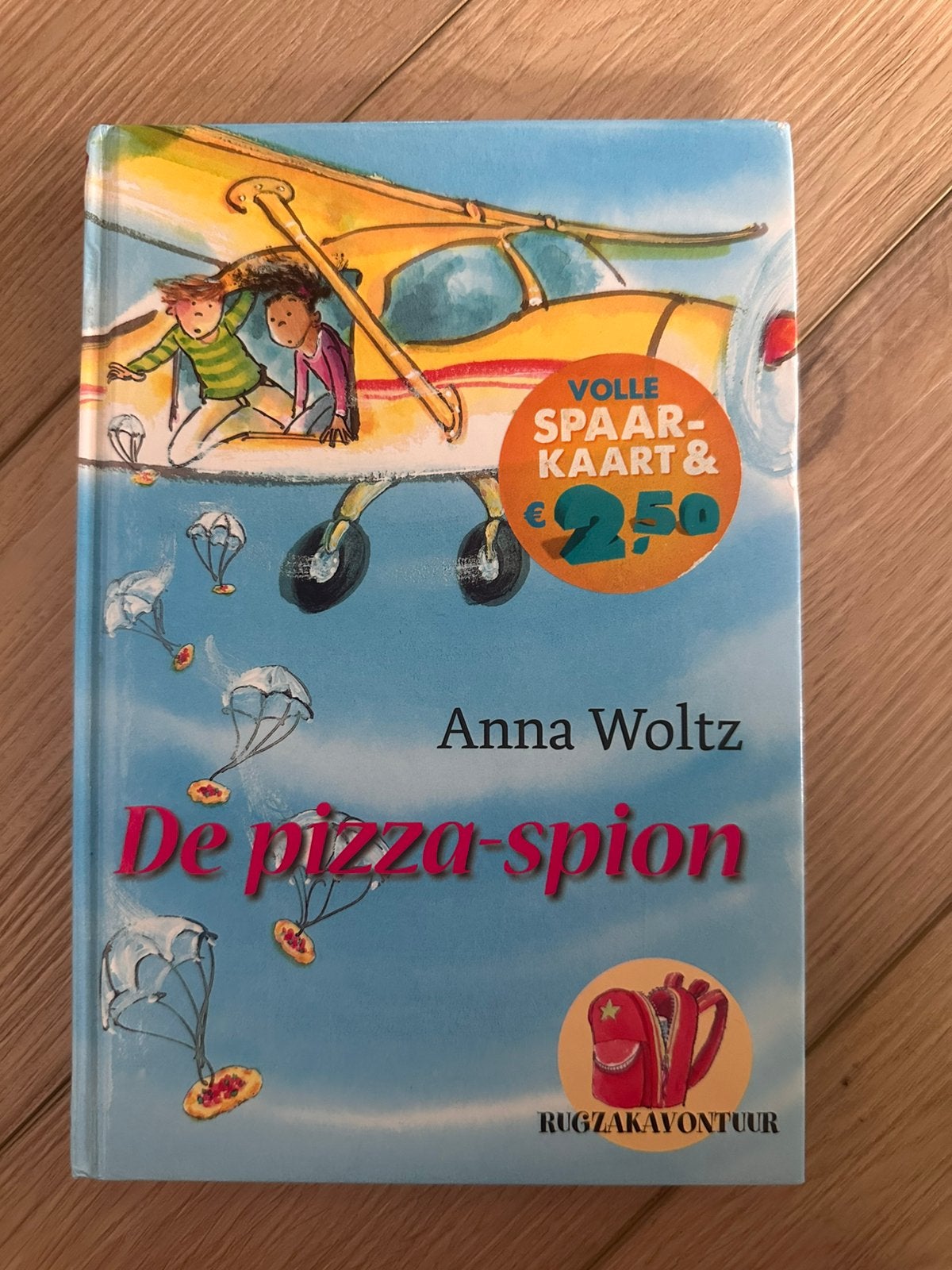 Anna Woltz - De pizza-spion, Ophalen of Verzenden, Zo goed als nieuw, Fictie algemeen