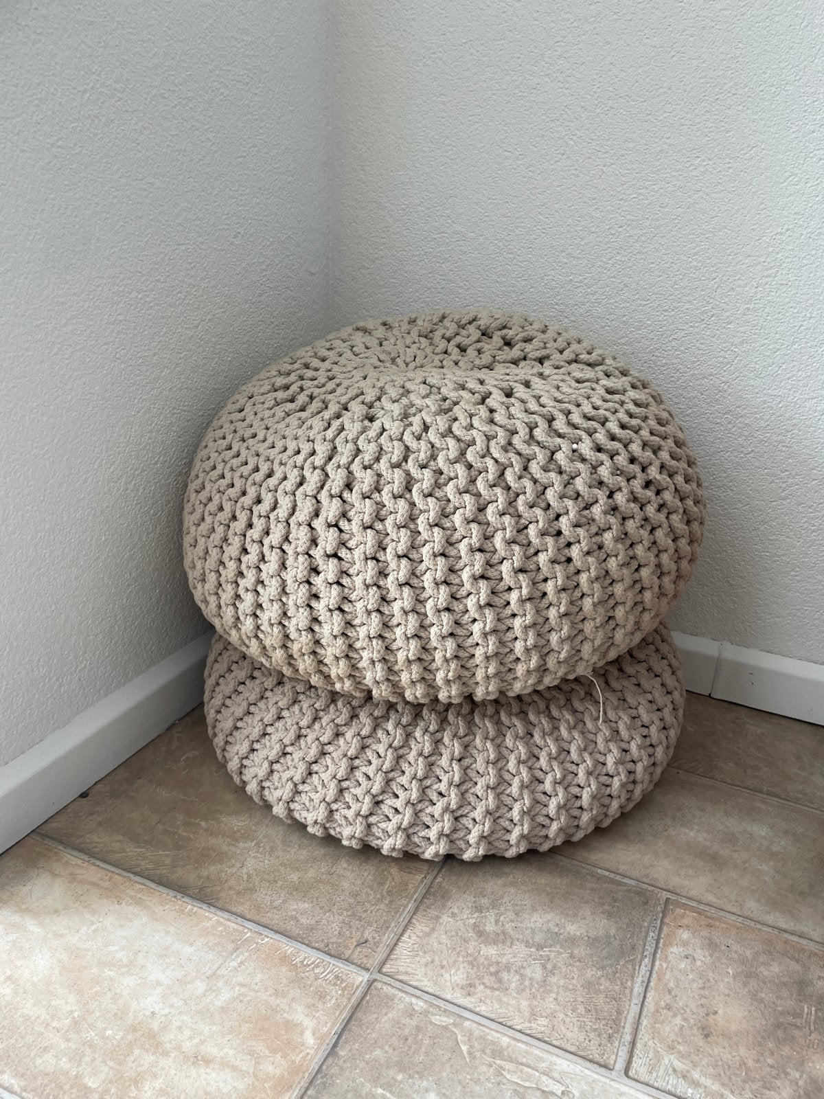 Set van 2 gehaakte poefs, beige, Gebruikt, Rond, Ophalen of Verzenden, Stof