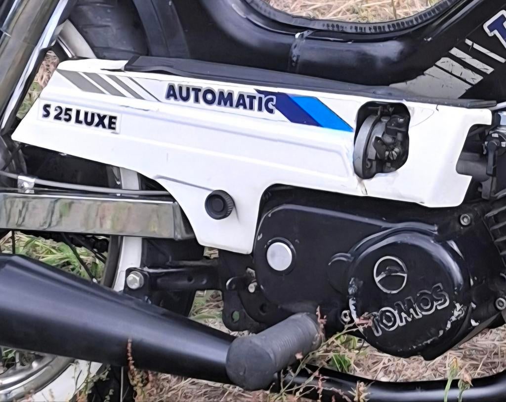 Gevraagd ijzeren zijkap Tomos S25 wit, Fietsen en Brommers, Ophalen of Verzenden, Tomos