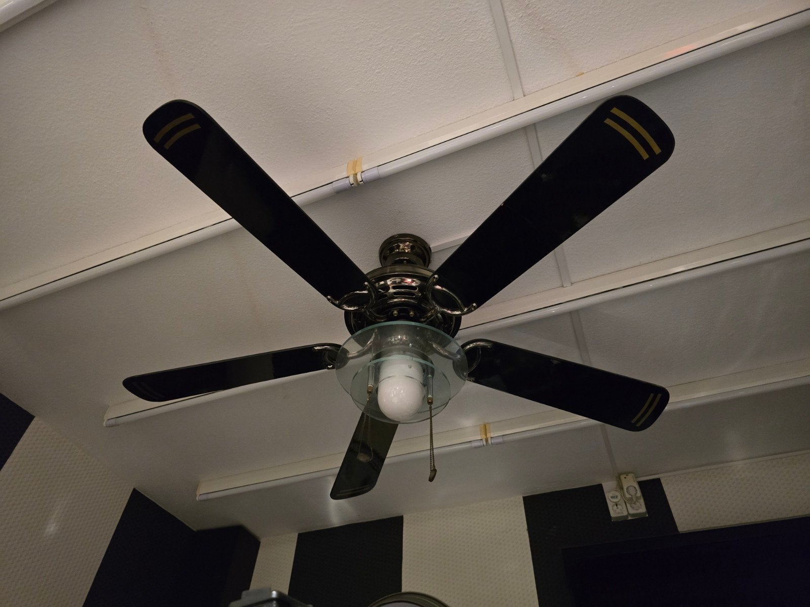 Stijlvolle Zwart/Chroom Plafondventilator met Verlichting, Ophalen, Zo goed als nieuw, Modern, Elegant, Chroom, Zwart