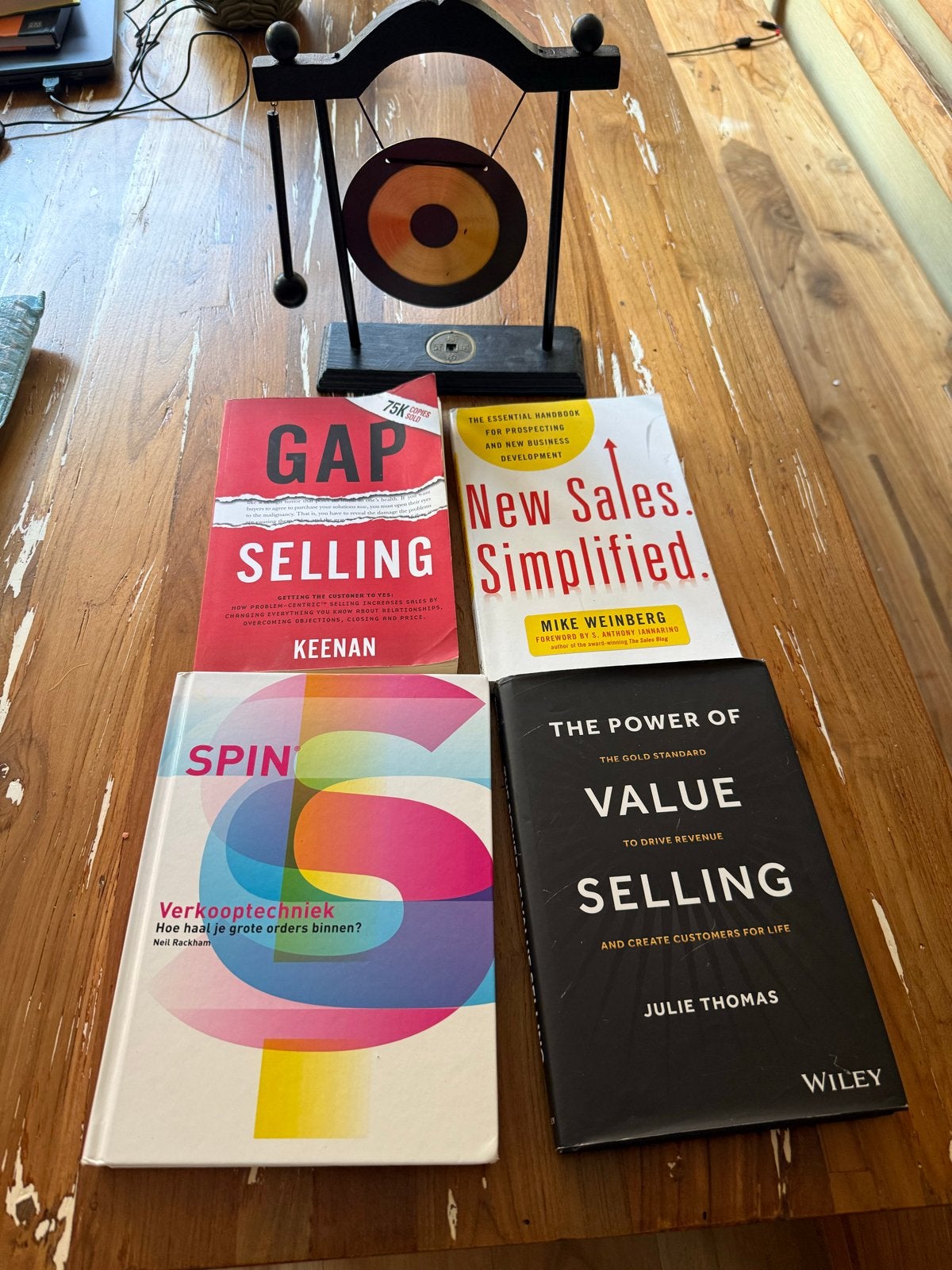 Sales verkoop boeken en decoratieve gong, Boeken, Ophalen of Verzenden, Gamma, Zo goed als nieuw, HBO