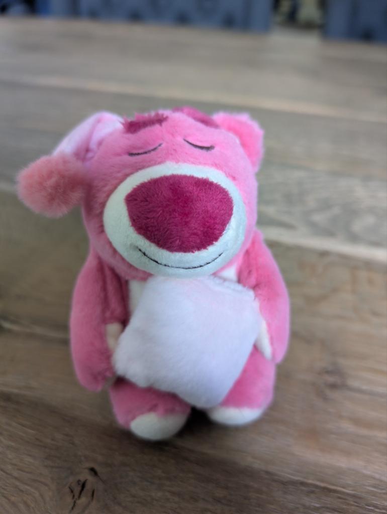 Miniso Toy Story Lotso sleutelhanger, Ophalen of Verzenden, Nieuw, Knuffel of Figuurtje