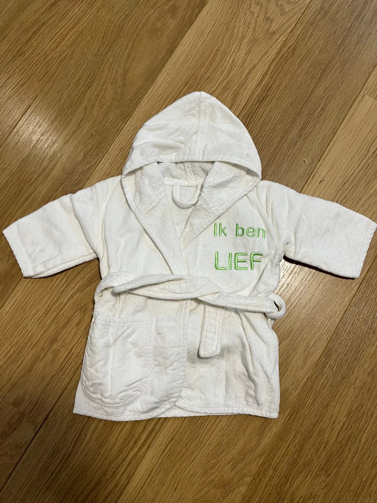 Witte badjas maat 62 met 'Ik ben LIEF' borduursel, Ophalen of Verzenden, Zo goed als nieuw, Jongetje of Meisje, Nacht- of Onderkleding