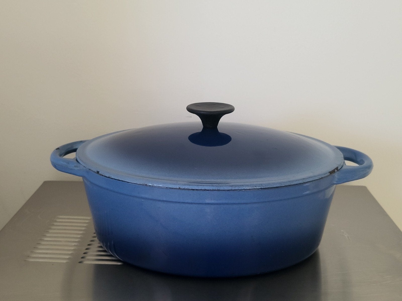 Blauwe ovale gietijzeren pan, braadpan, 30cm, Huis en Inrichting, Keuken | Potten en Pannen, Ophalen of Verzenden, Zo goed als nieuw