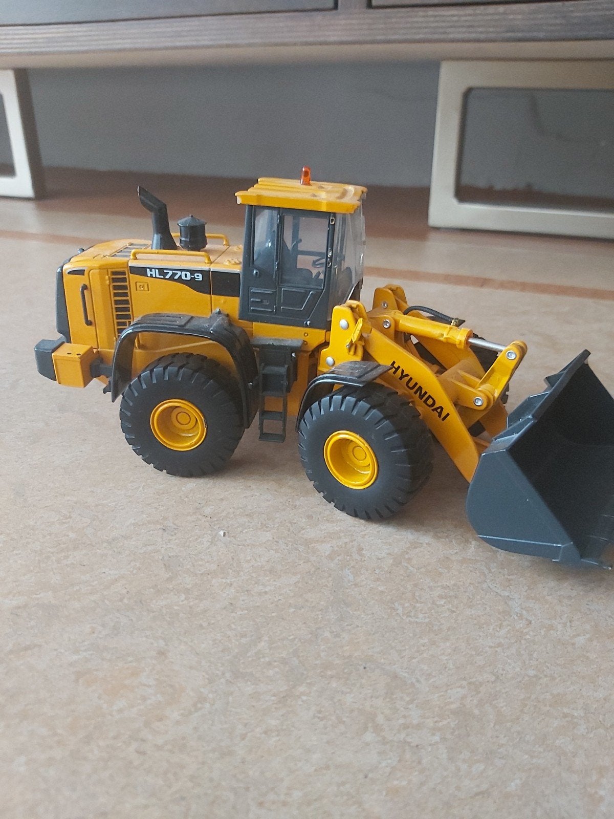 Hyundai HL770-9 hydraulische wiellader in de OVP schaal 1/40, Ophalen of Verzenden, Nieuw, Overige typen