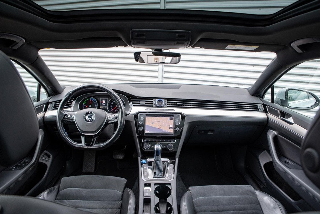 Volkswagen Passat Variant 1.4 TSI GTE Highline Pano Clima Le, Gebruikt, 4 cilinders, Hybride Elektrisch/Benzine, 1600 kg