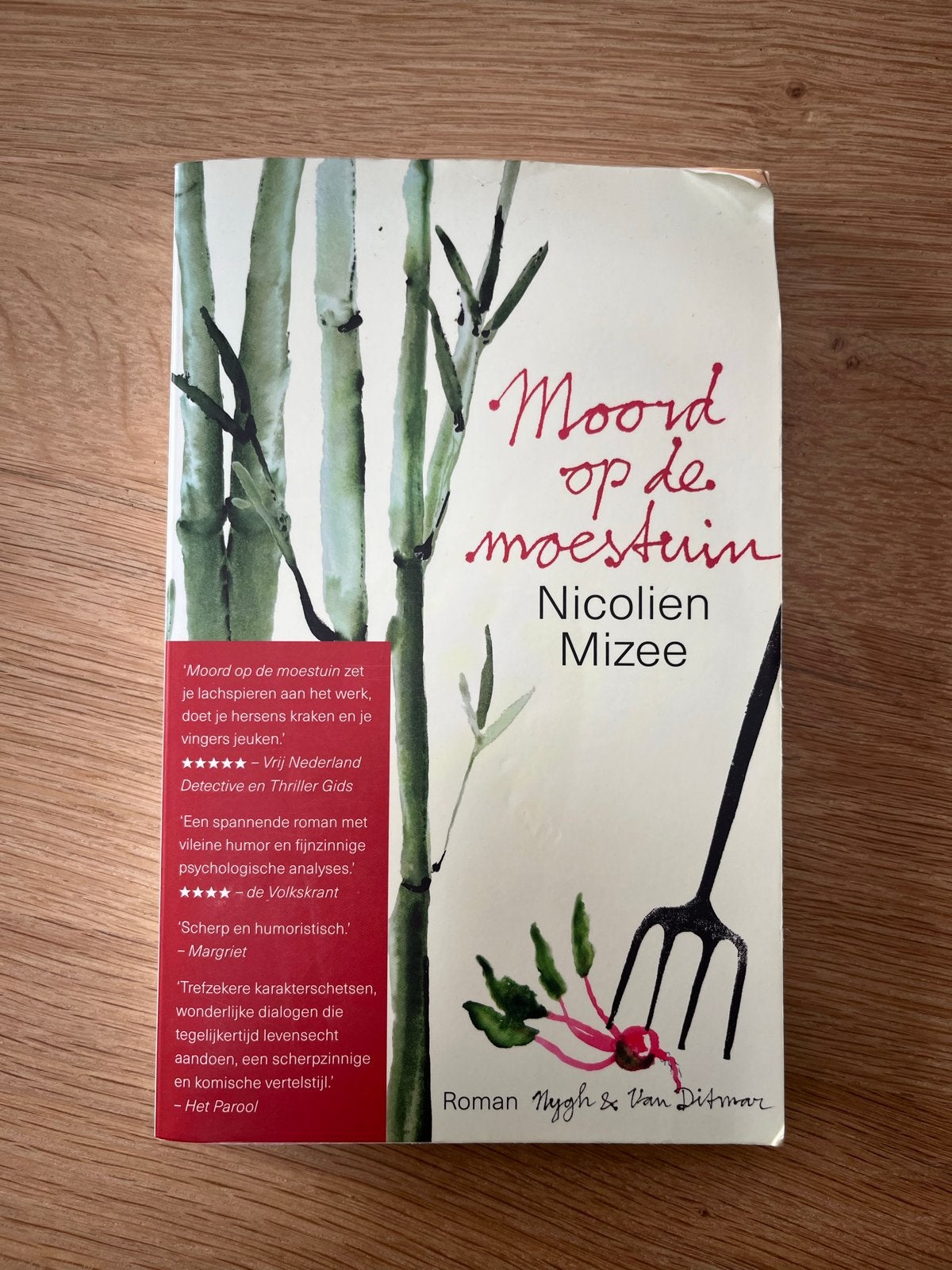 Moord op de moestuin - Nicolien Mizee (Roman), Ophalen of Verzenden, Zo goed als nieuw