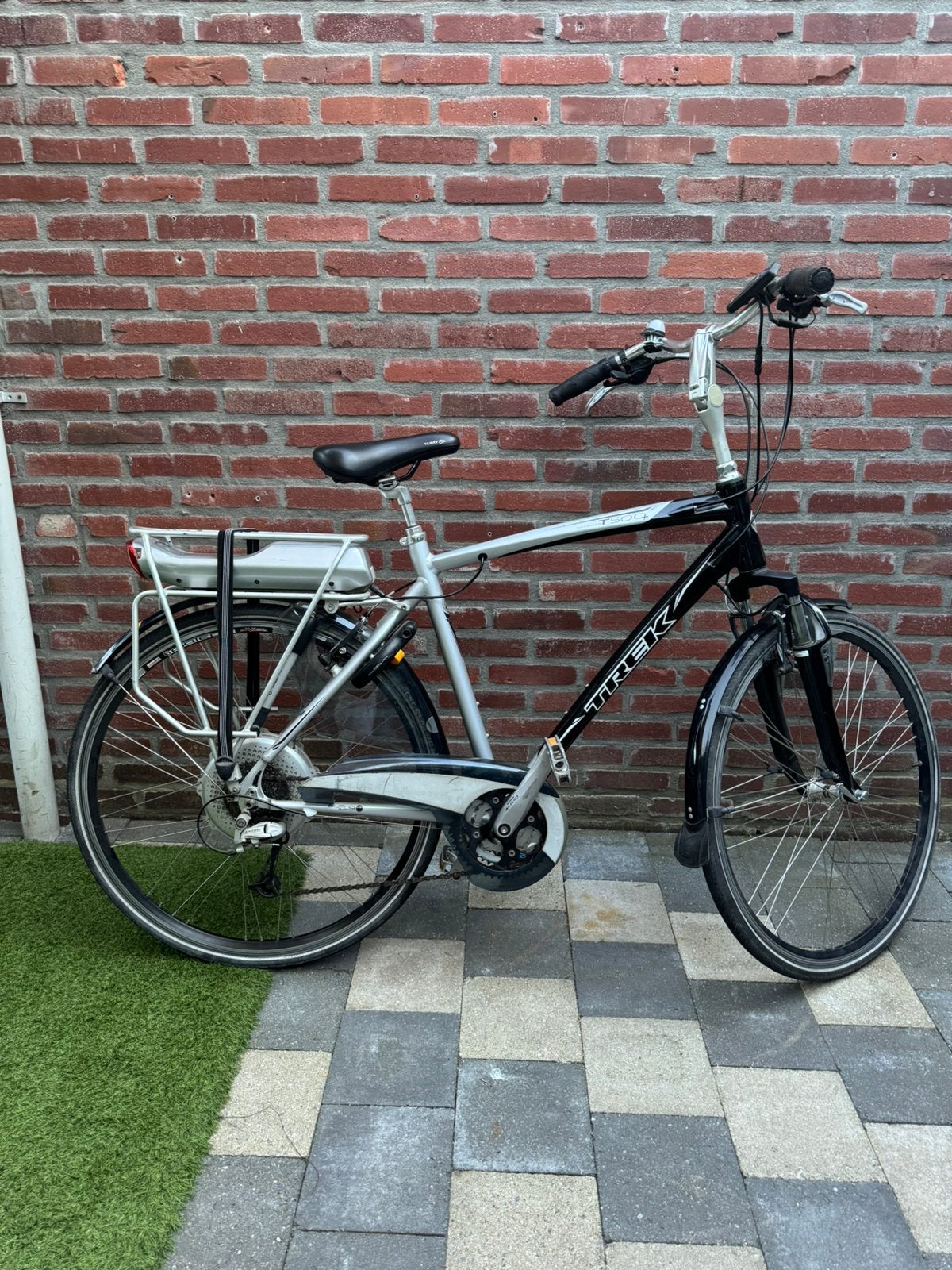 Trek Navigator T500+ elektrische fiets! 7700km gelopen., Zo goed als nieuw, 50 km per accu of meer, 55 tot 59 cm, Ophalen