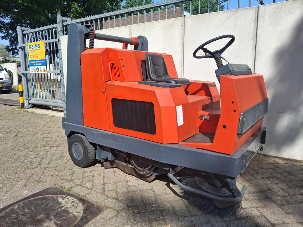 Diesel veegmachine Hako 1.45 mtr, Ophalen